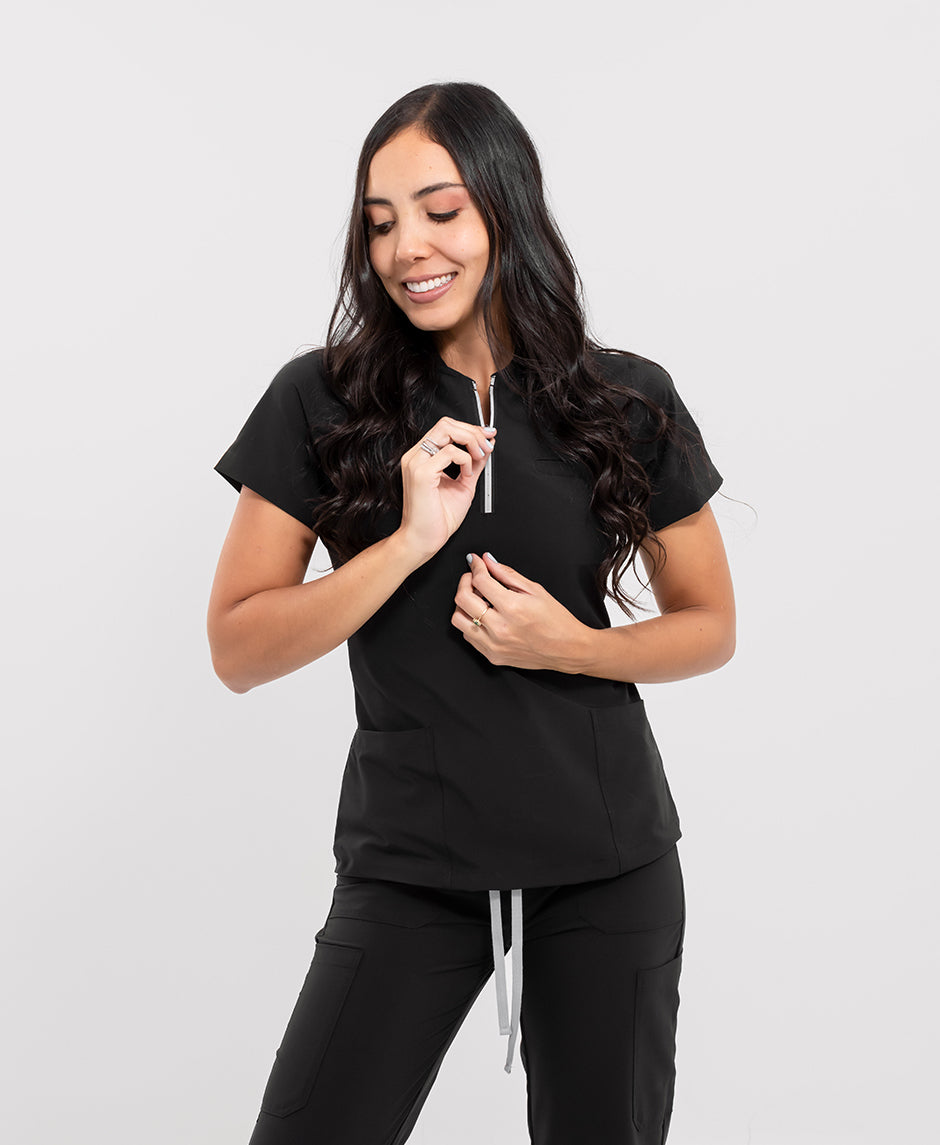 Worktastic-blusa-medica-uniformes-colombia-antifluido-lynx-negro-para-mujer-1