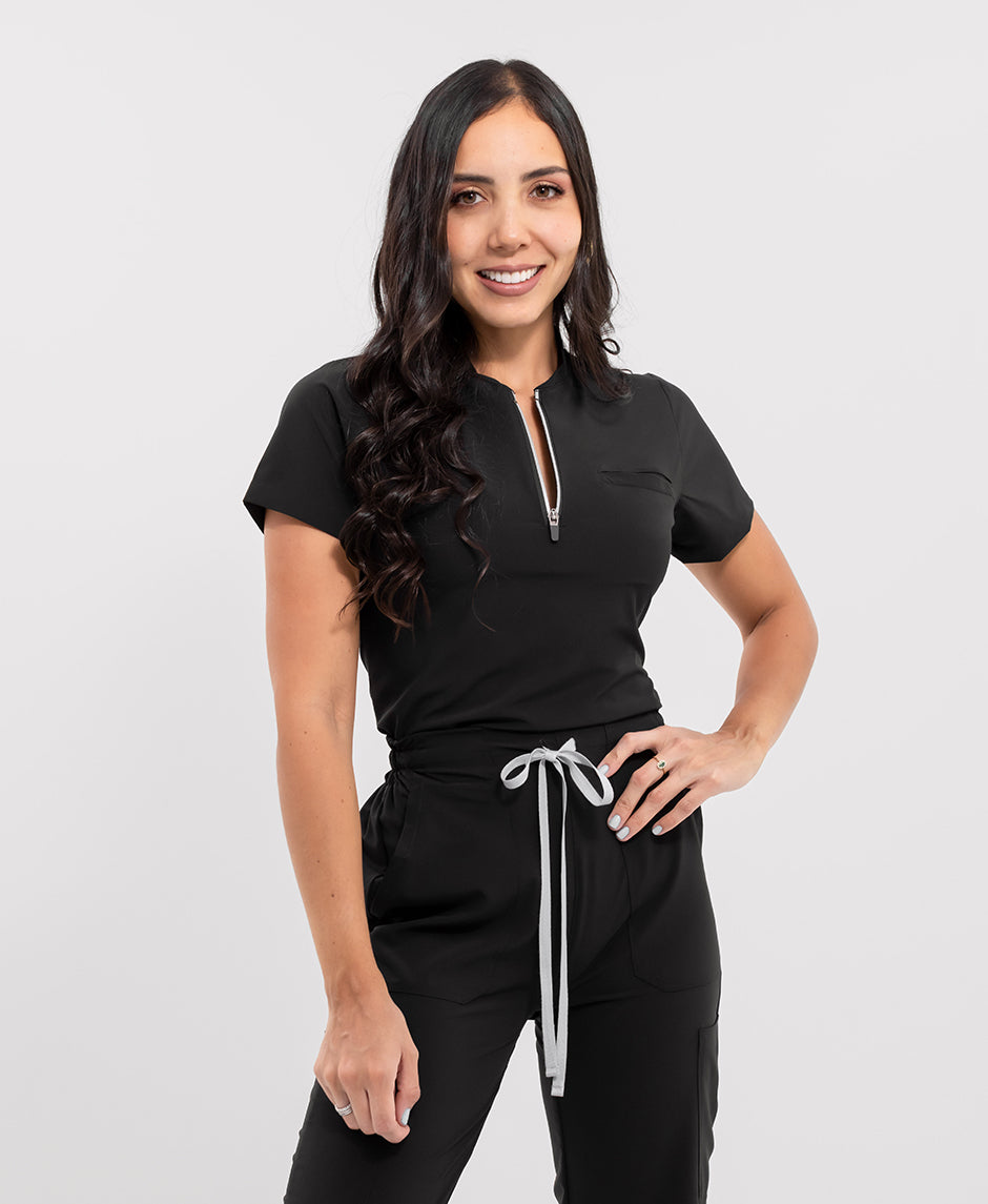 Worktastic-blusa-medica-uniformes-colombia-antifluido-lynx-negro-para-mujer-2