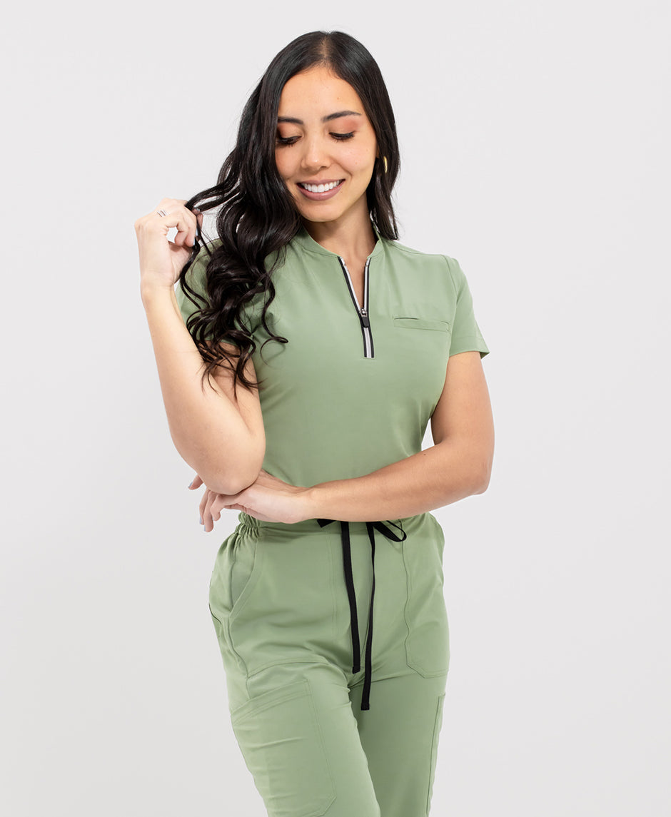 Worktastic-blusa-medica-uniformes-colombia-antifluido-lynx-verde-pistacho-para-mujer-1