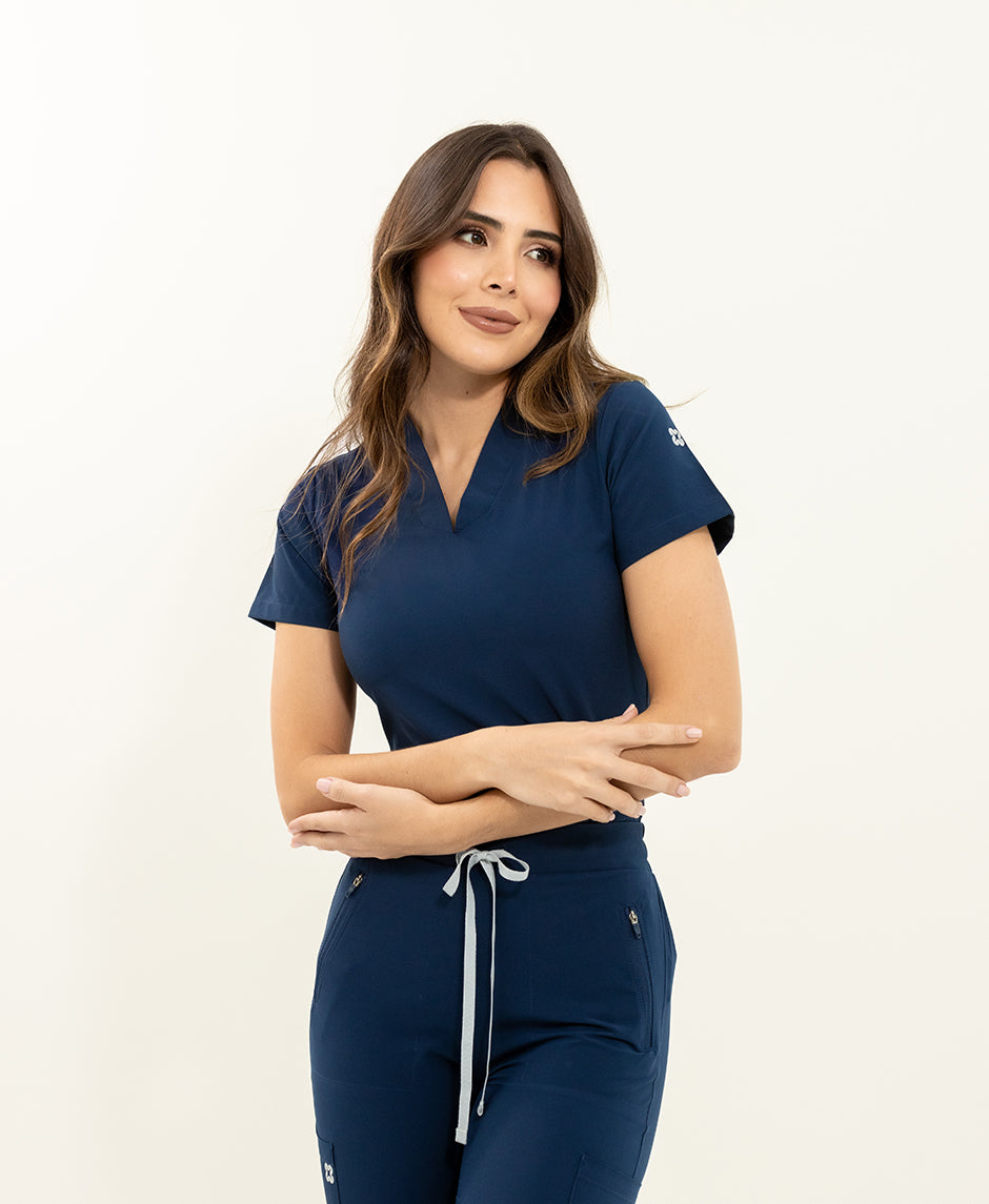 Worktastic-blusa-medica-uniformes-colombia-antifluido-new-agua-azulnavy-para-mujer-3