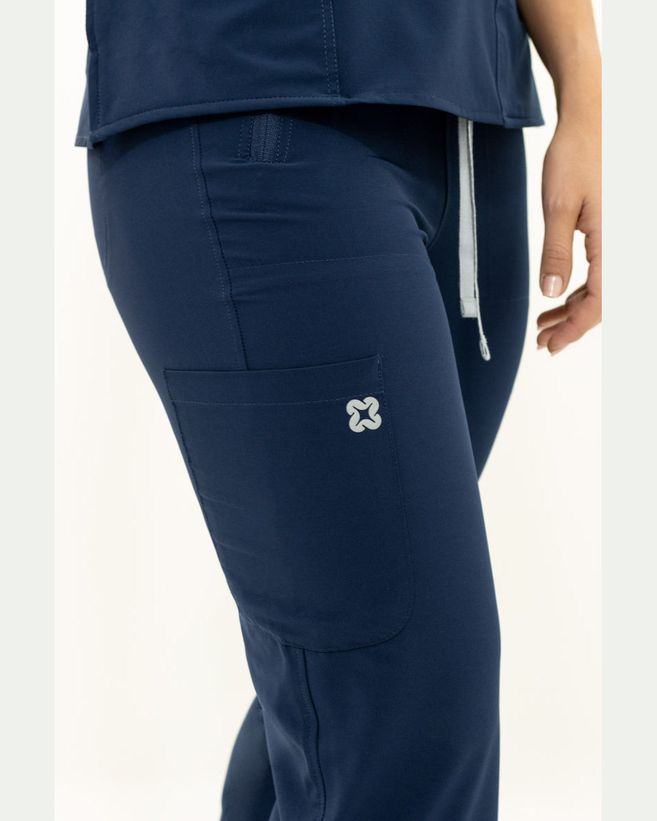 Worktastic-pantalon-medico-uniformes-colombia-antifluido-new-agua-azulnavy-para-mujer-4