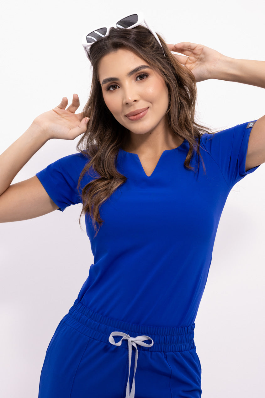 blusa medica antifluidos new moon azul rey bolsillos laterales